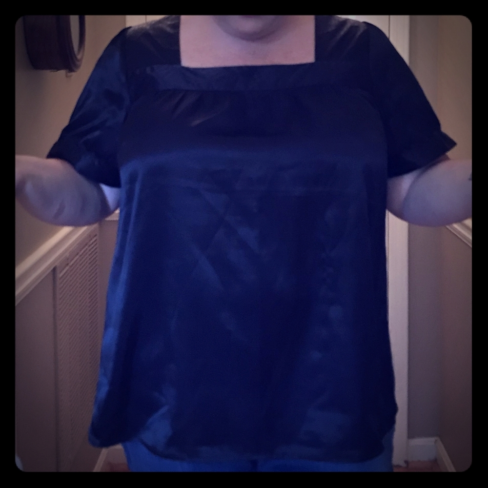 Square neck silky blouse